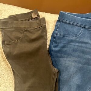 Vibrant Blue and Green Jeggings with Smooth Fabric